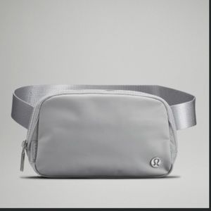 NWT Lululemon EVERYWHERE BELT BAG Seal Grey 1L